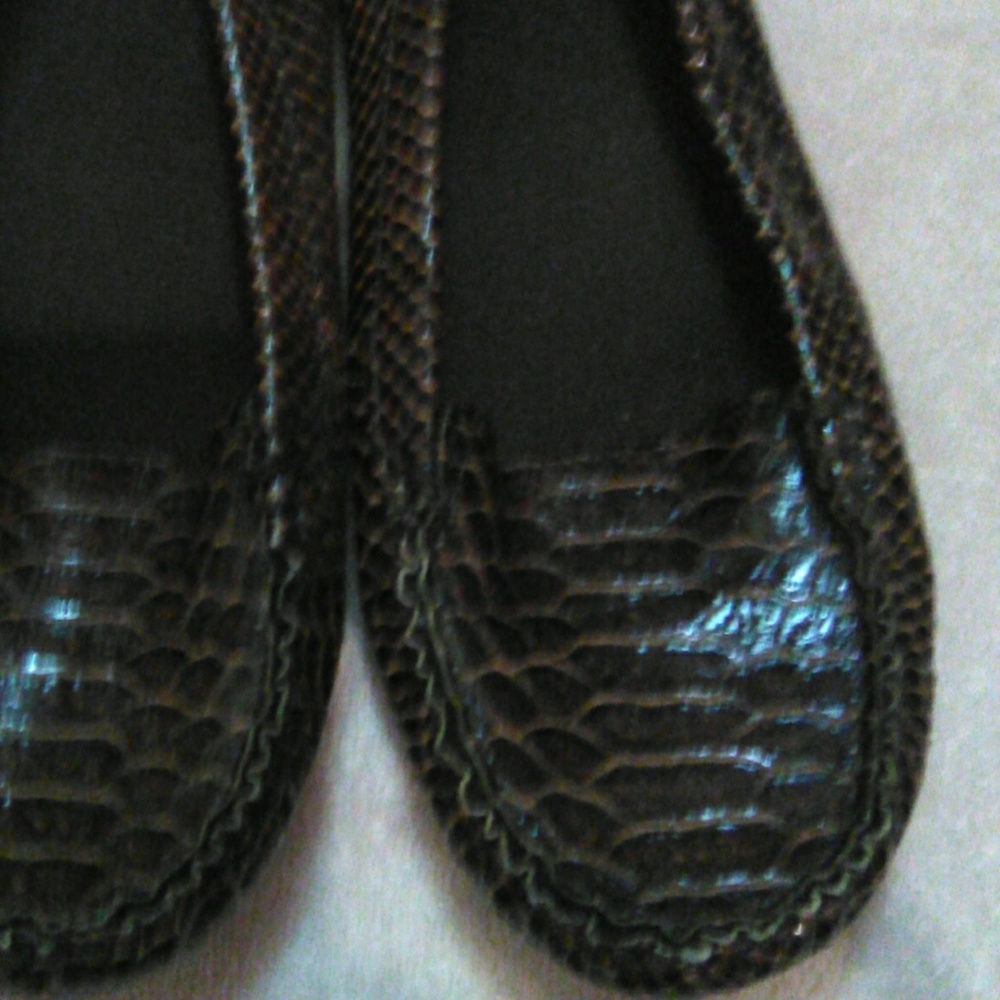 Shoes - Picture 2 of 6